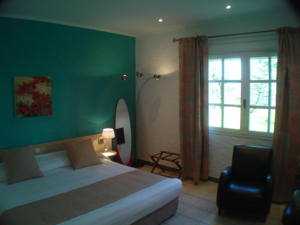 Logis Hotel & Restaurant Le Fleurance Buitenkant foto