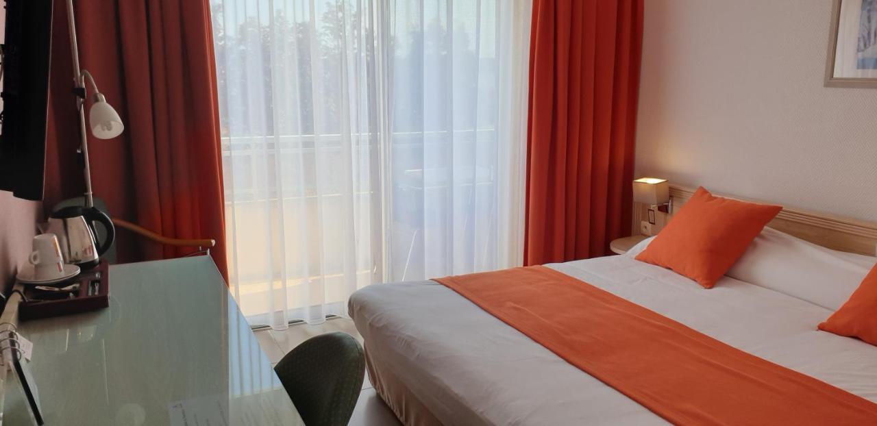 Logis Hotel & Restaurant Le Fleurance Buitenkant foto