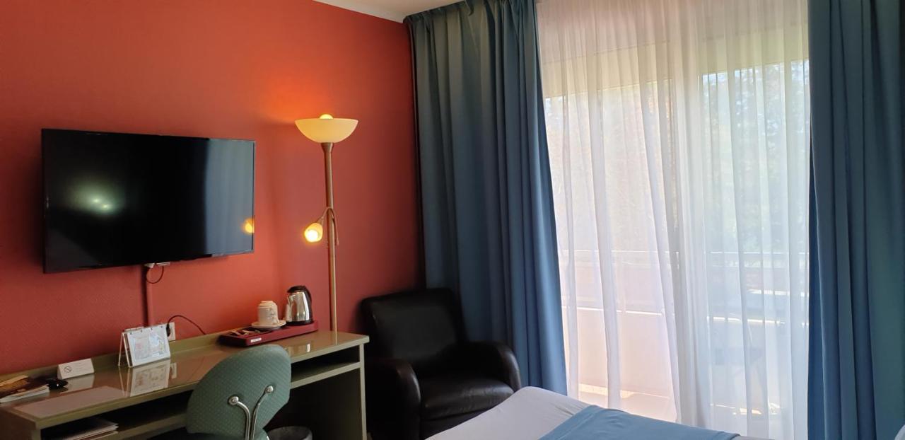 Logis Hotel & Restaurant Le Fleurance Buitenkant foto