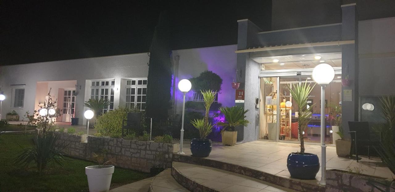 Logis Hotel & Restaurant Le Fleurance Buitenkant foto