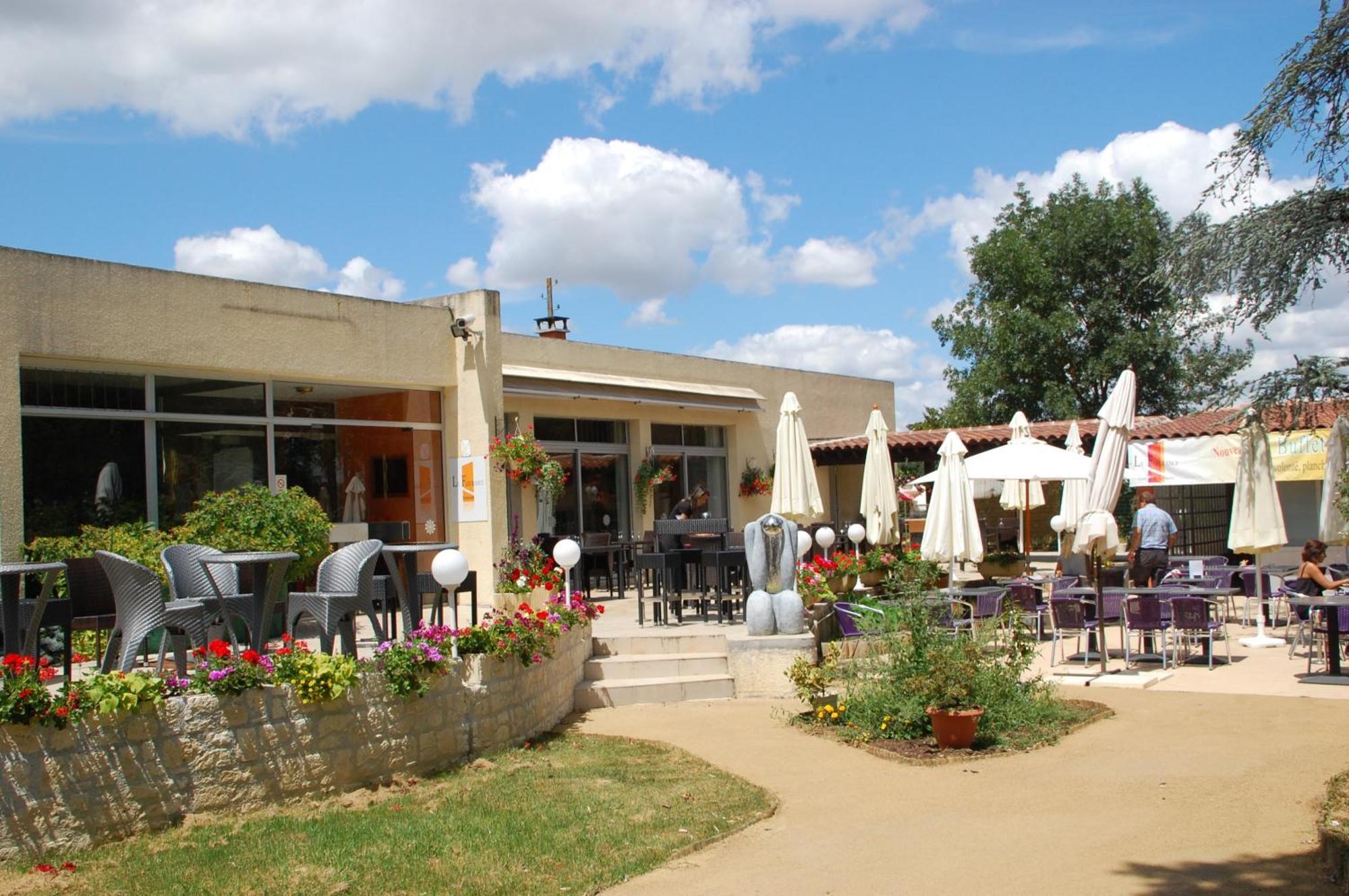 Logis Hotel & Restaurant Le Fleurance Buitenkant foto