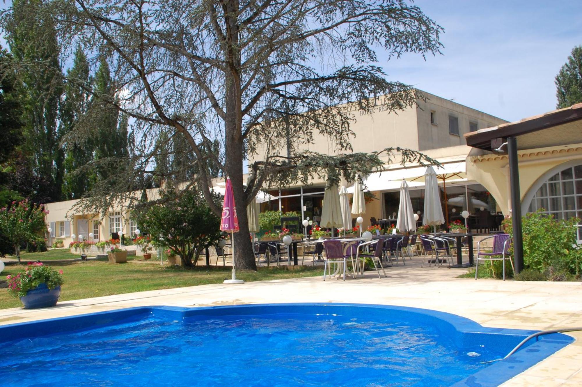 Logis Hotel & Restaurant Le Fleurance Buitenkant foto