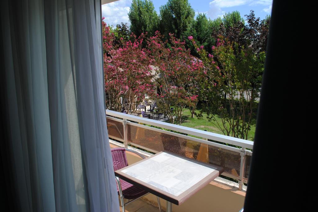 Logis Hotel & Restaurant Le Fleurance Buitenkant foto