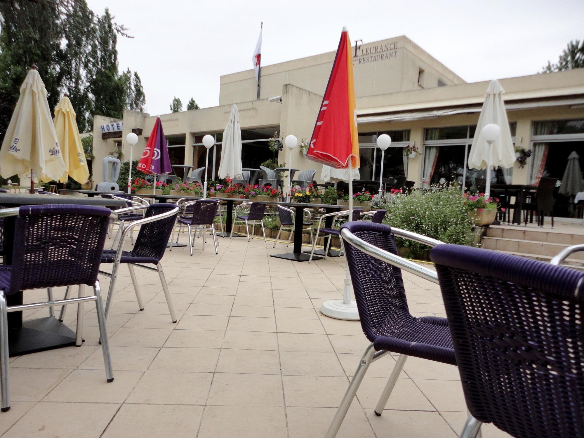 Logis Hotel & Restaurant Le Fleurance Buitenkant foto