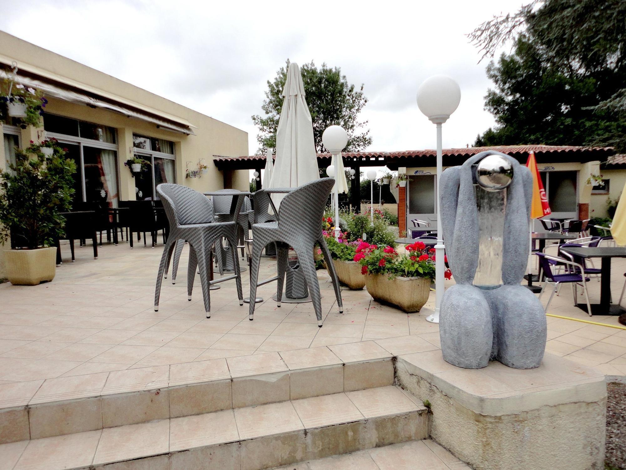 Logis Hotel & Restaurant Le Fleurance Buitenkant foto