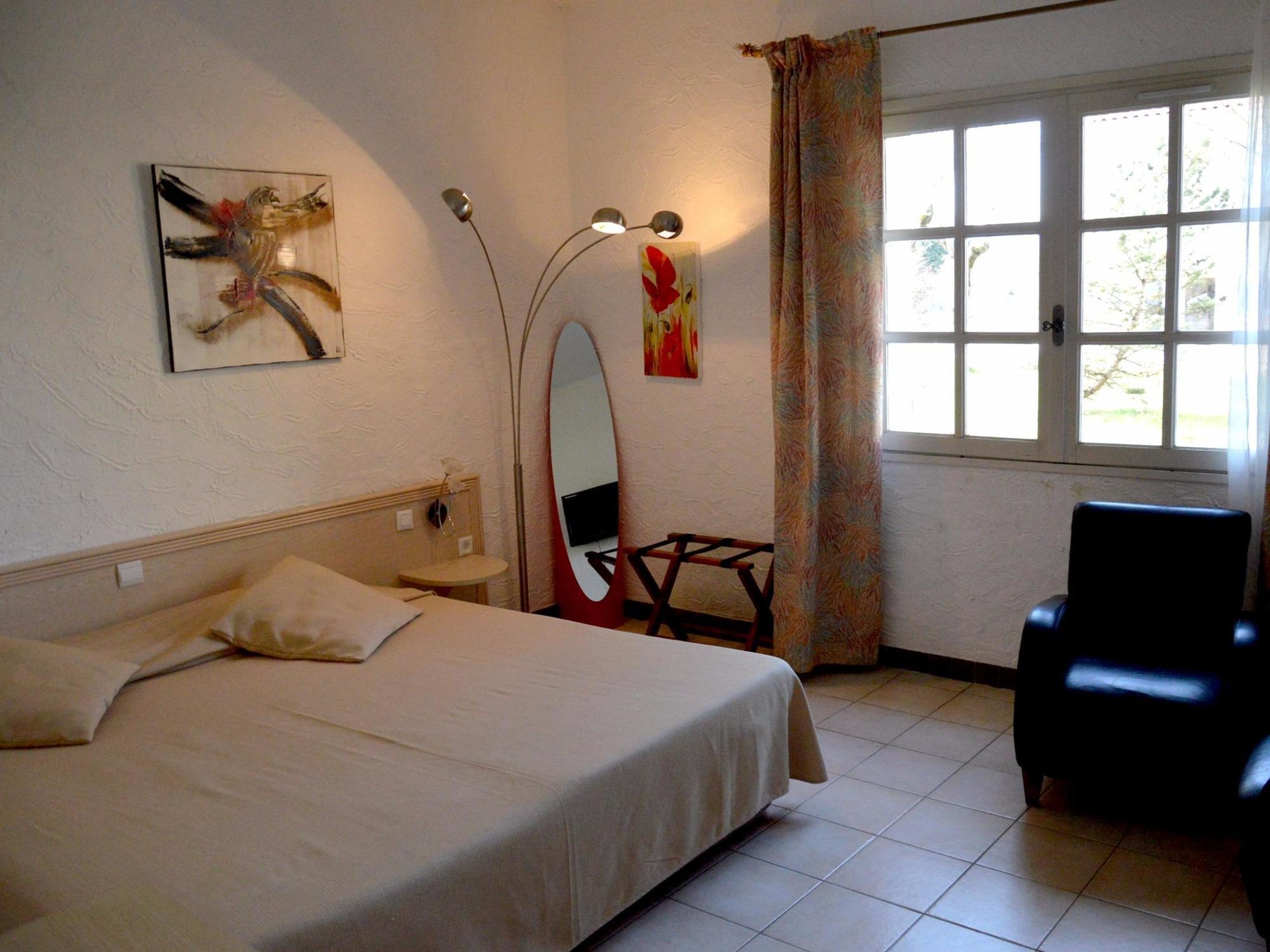 Logis Hotel & Restaurant Le Fleurance Buitenkant foto