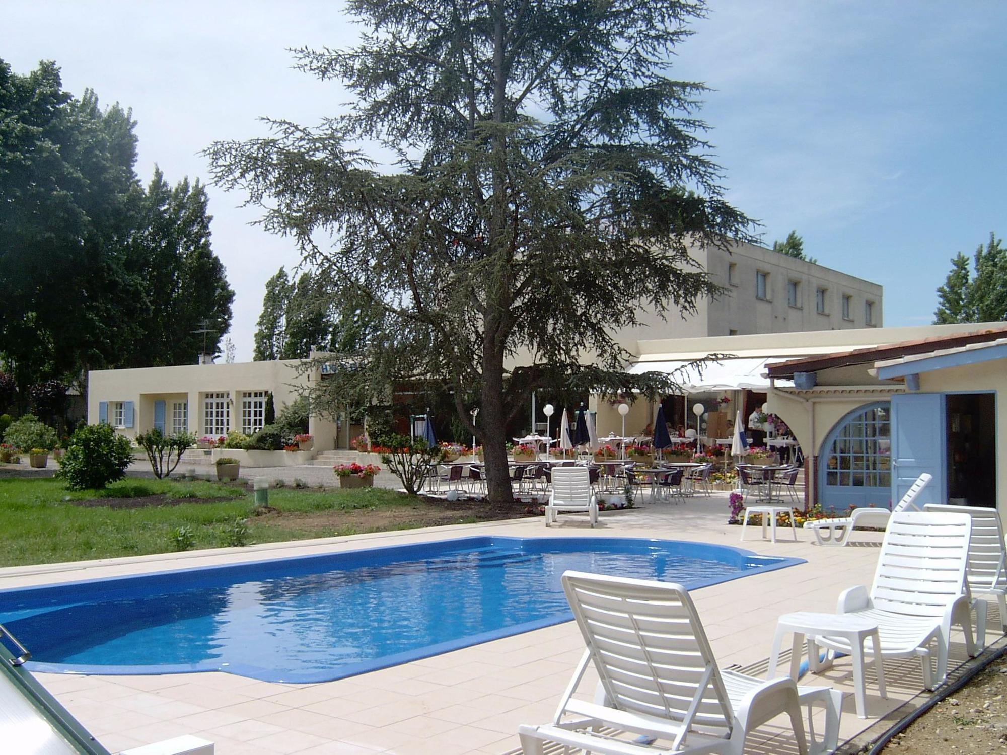 Logis Hotel & Restaurant Le Fleurance Buitenkant foto