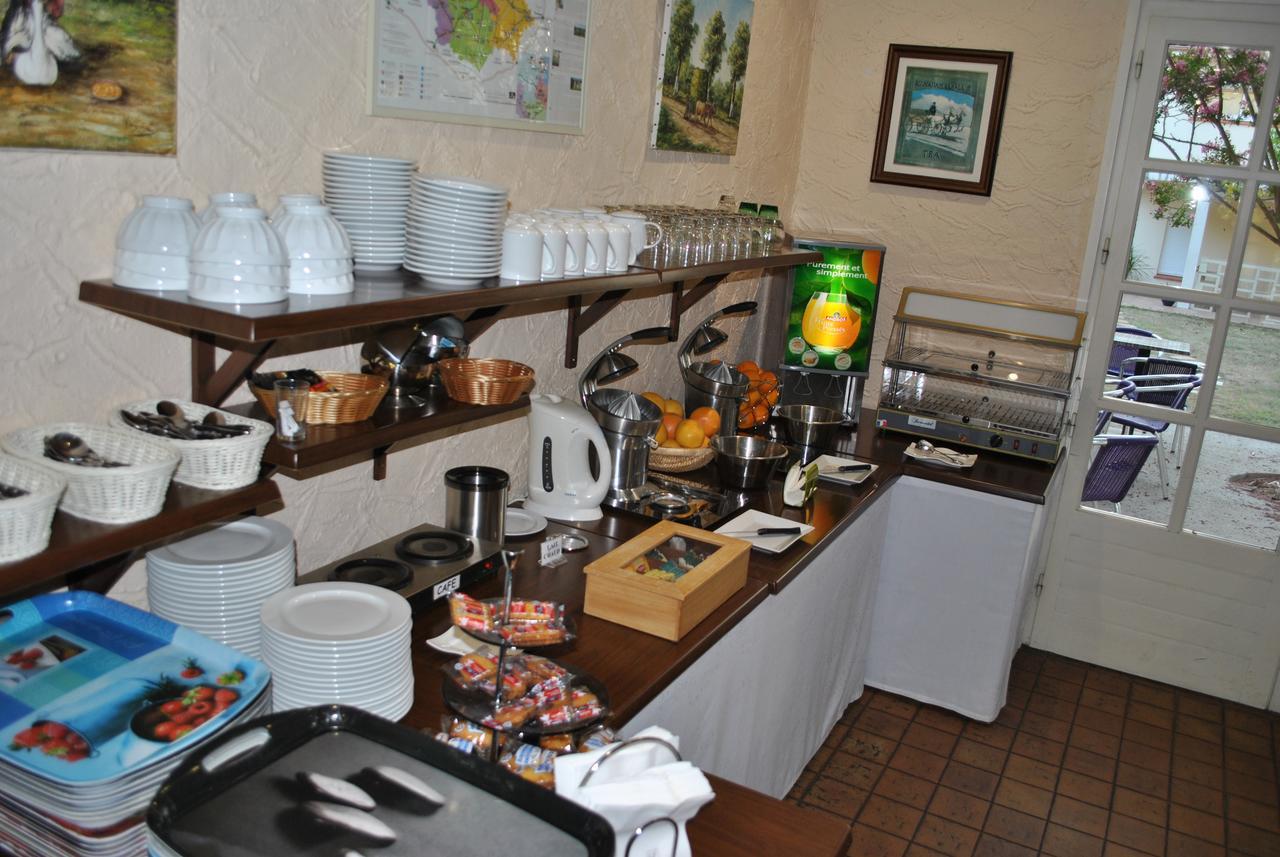 Logis Hotel & Restaurant Le Fleurance Buitenkant foto